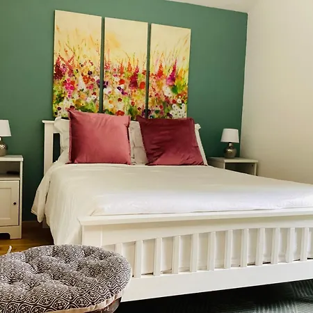 Aude Escape Bed & Breakfast *