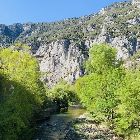 Aude Escape Bed & Breakfast *